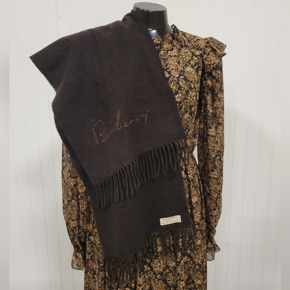 BURBERRY Cashmere Scarf - Picture 8 of 8